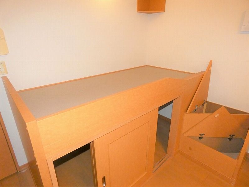 レオパレスイナミタウン 収納