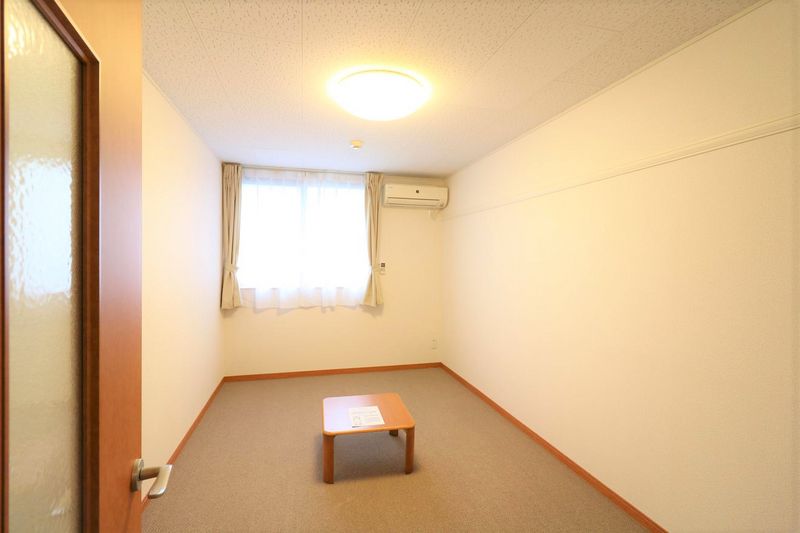レオパレス山科御陵 居間