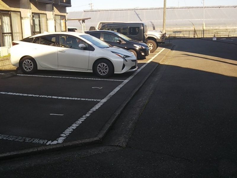 レオパレスシャングリラ 駐車場