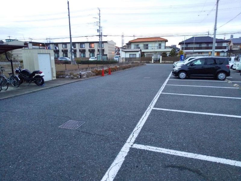 レオネクストＰｕｒｅ　Ｏｎｅ 駐車場