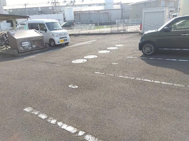 レオパレスパピルス　サンヤピ 駐車場