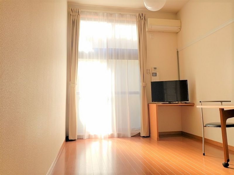 レオパレスロイヤルリーフ 居間