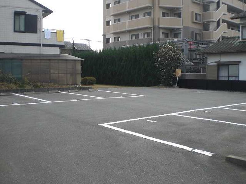 レオパレス未来 駐車場