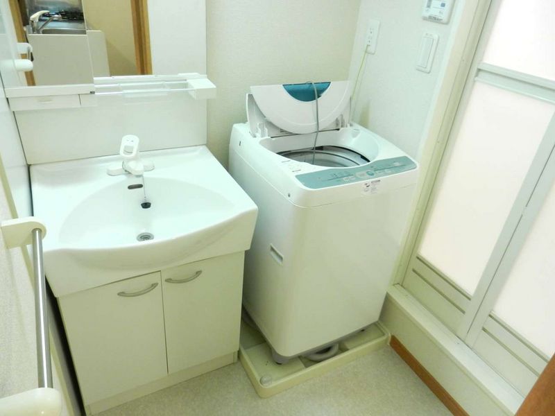レオパレスルーツ　リミテッド 洗面所