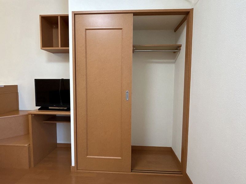 レオパレスクレールセリシエ 収納