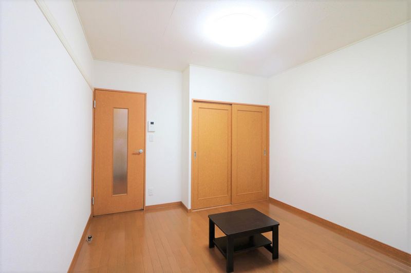 レオパレス七本松 居間