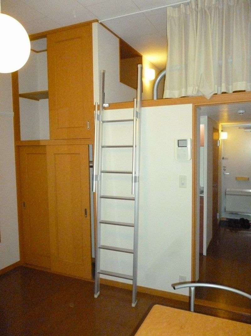 レオパレスＣｒｅａ 居間