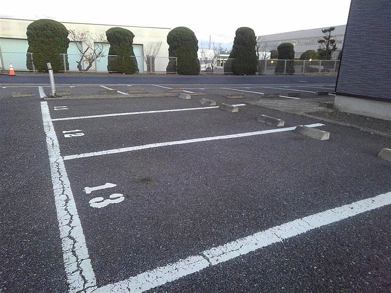 レオパレス英俊 駐車場
