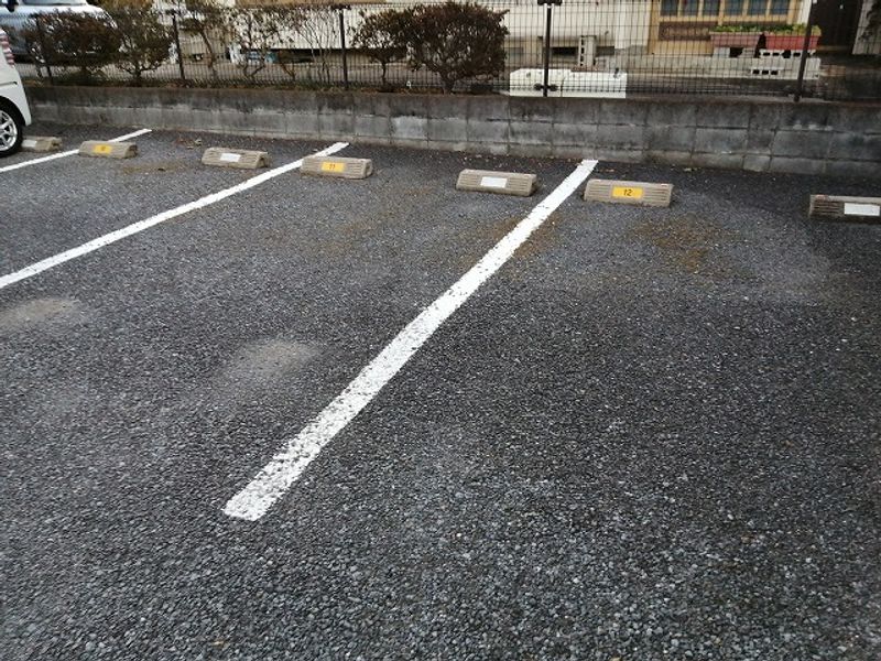 レオパレスハッピーヴィラ 駐車場