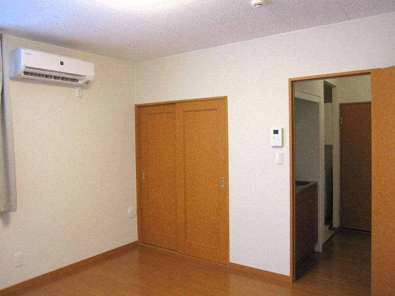 レオパレス石田森南 居間