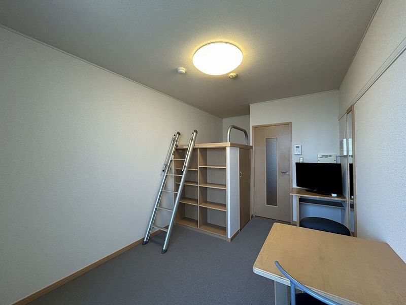 レオパレス嵯峨野 居間