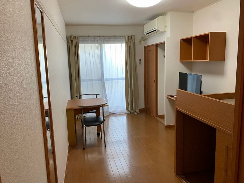 レオパレス新吉田シティーハウス 居間