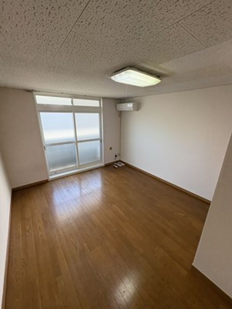 レオパレス柿ノ木 居間
