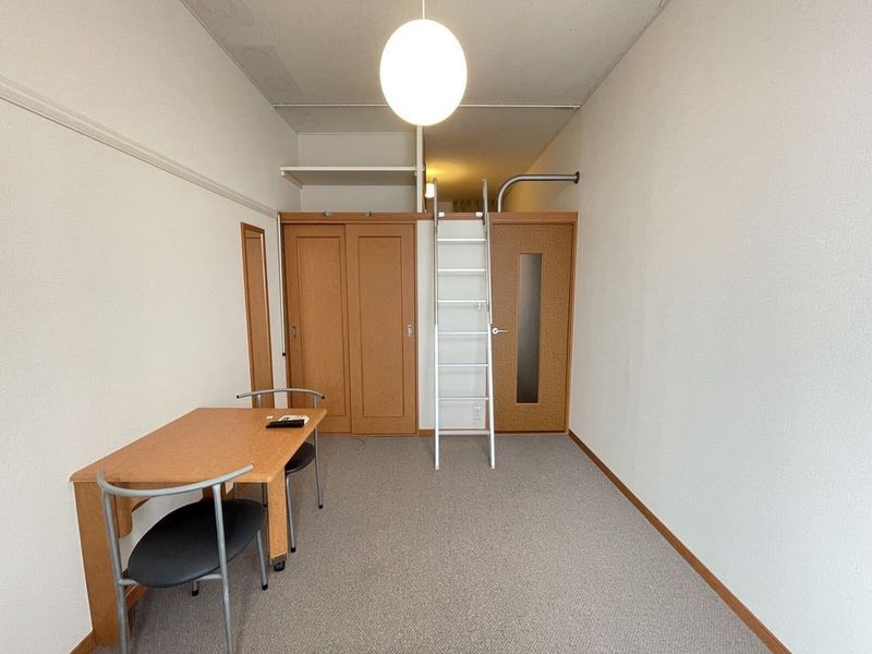 レオパレスレスペート 居間