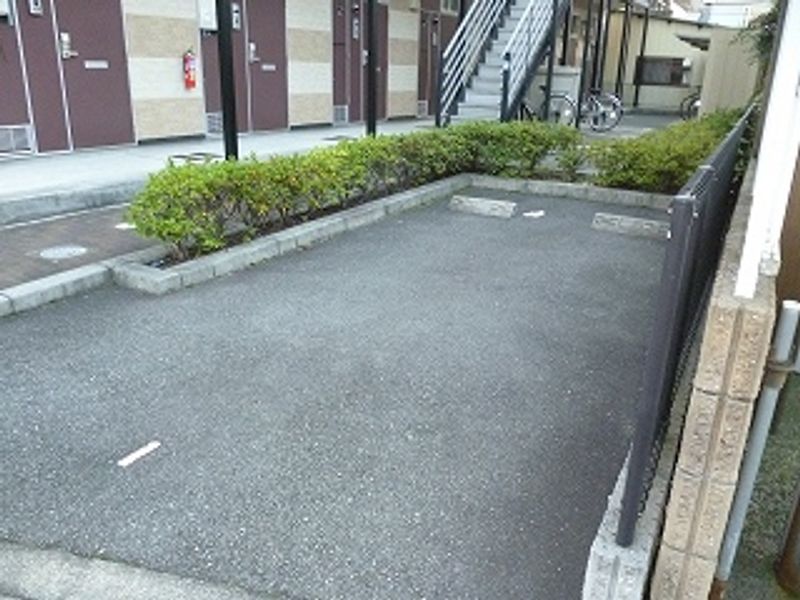 レオパレス神屋町 駐車場