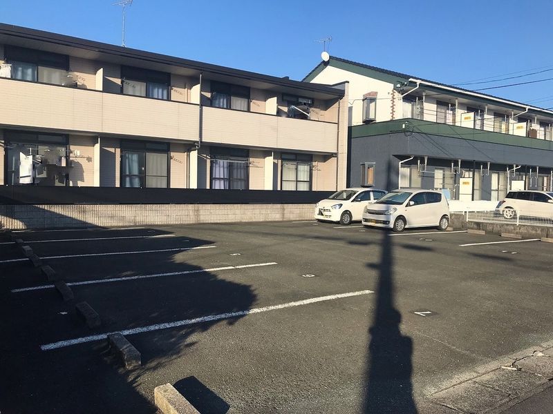 レオパレス天王 駐車場