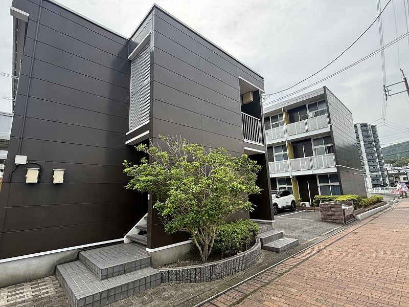 レオパレスエスト長府 エントランス