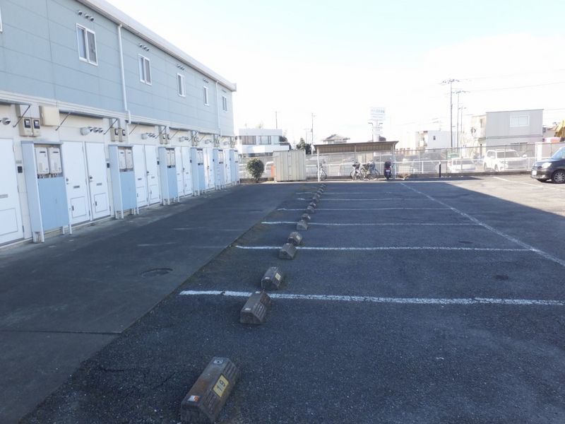 レオパレスドルフ 駐車場