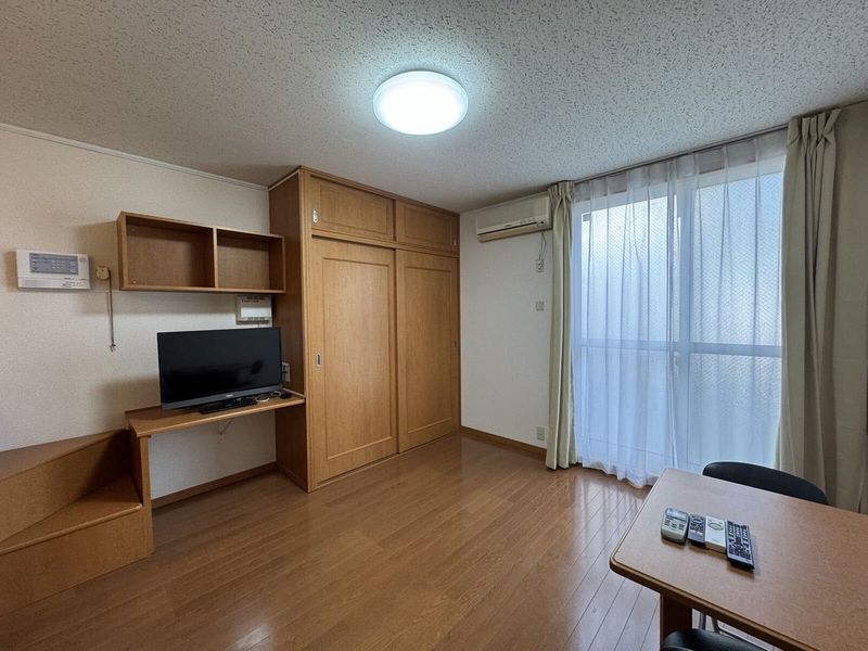 レオパレスもえぎ 居間