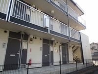 レオパレス睦 玄関