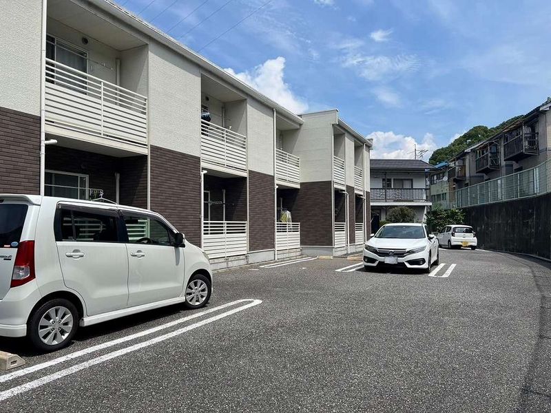 レオネクストアミーチ 駐車場