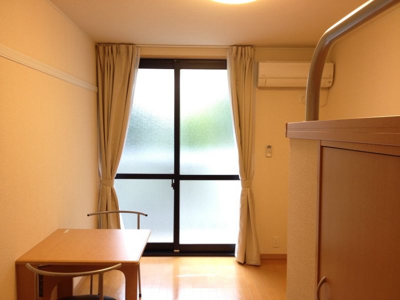 レオパレステルセイラ 居間