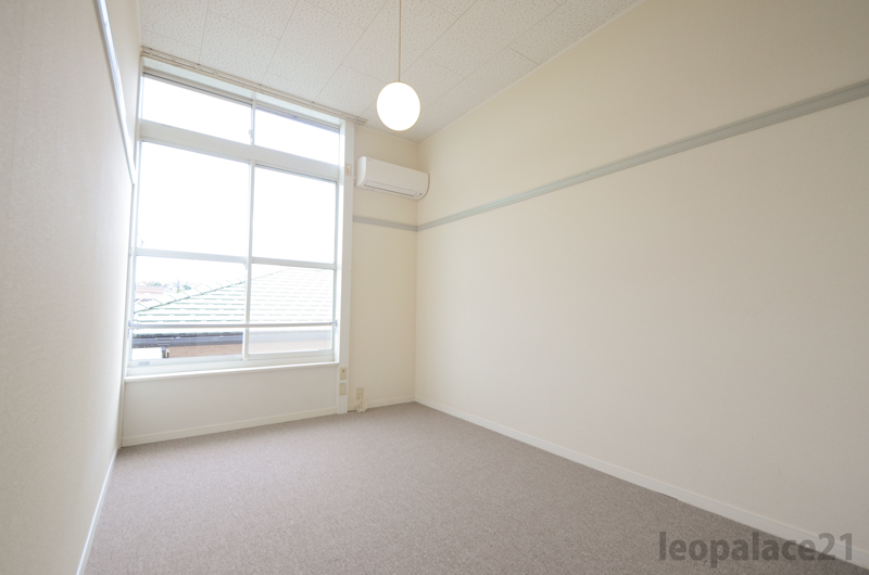 レオパレスプランドールⅠ 居間