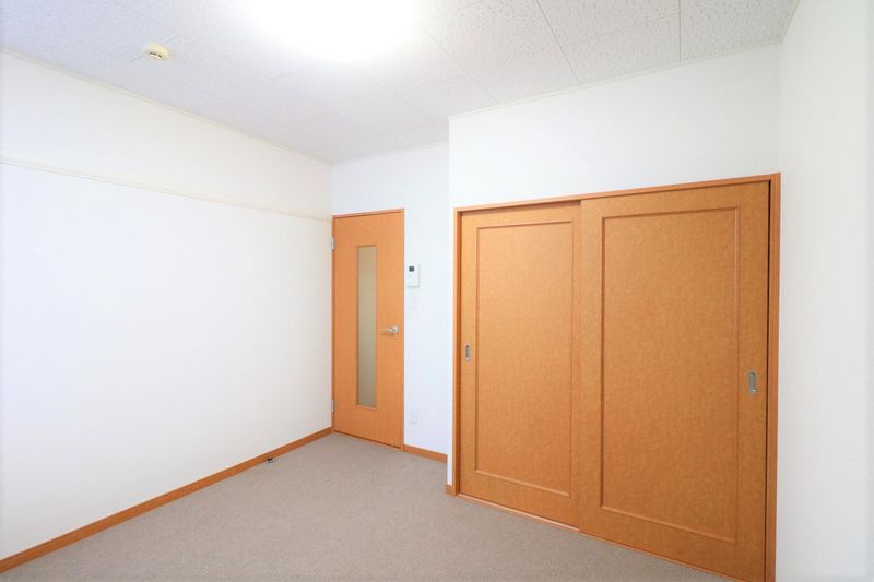 レオパレス七本松 居間