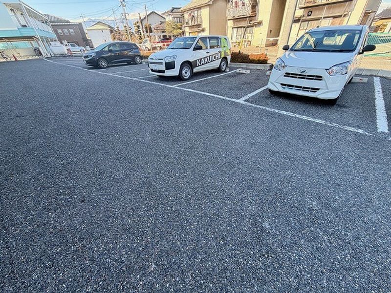 LEONEXT Anetos Ryojima Parking lot