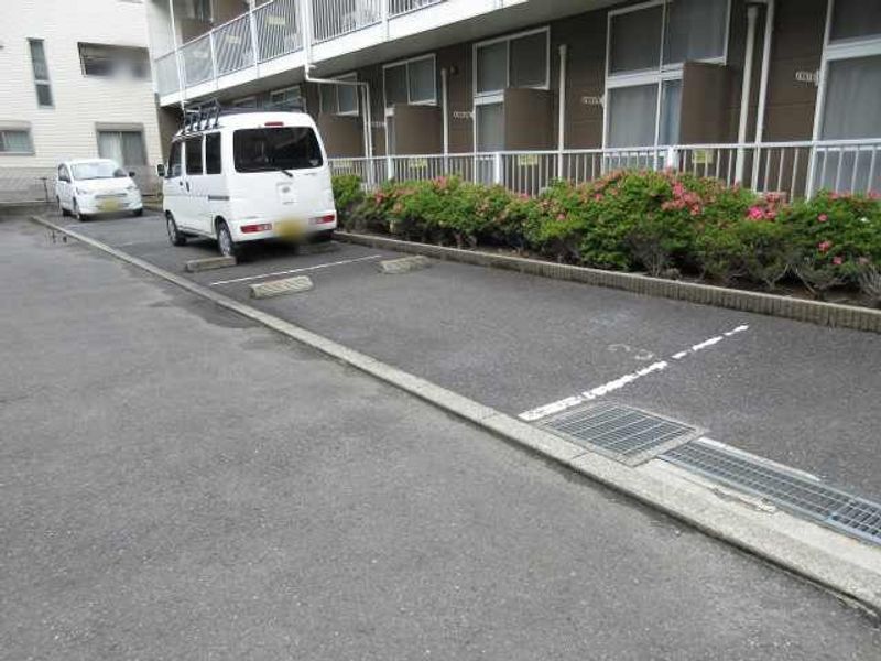 レオパレスサニーⅡ 駐車場