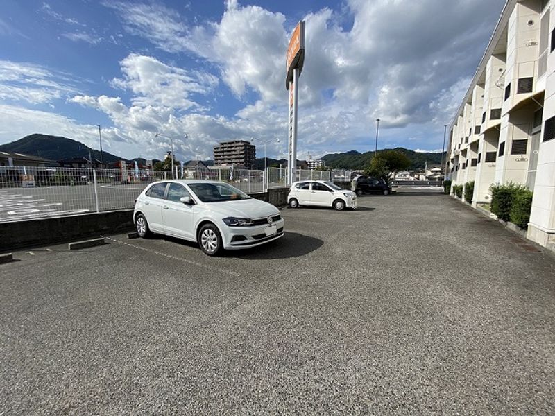 レオパレスミナミ 駐車場