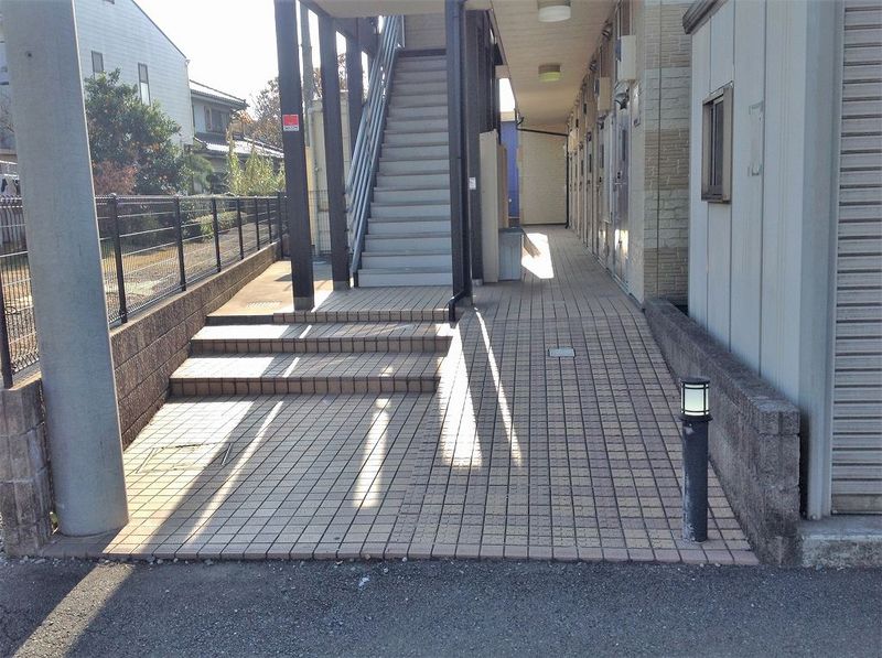 レオパレスメープル エントランス