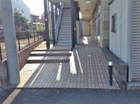 レオパレスメープル エントランス