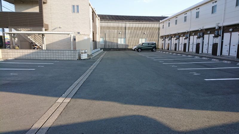 レオパレスハイジ 駐車場