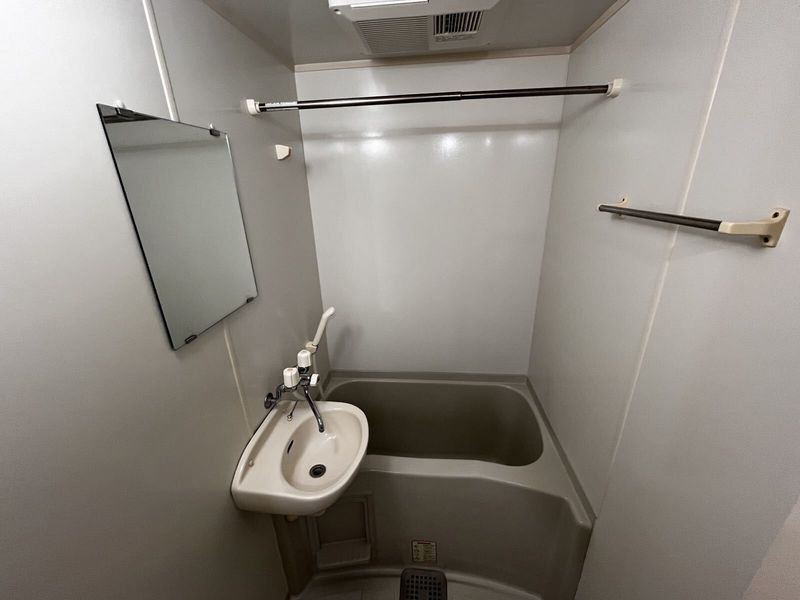 leopalace Eclair Fujitsuka Bathroom