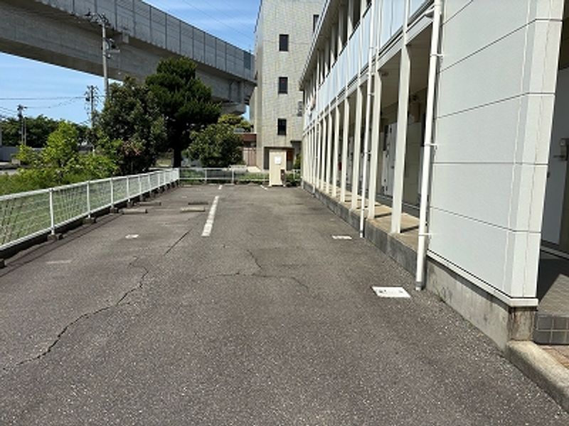 レオパレス加賀 駐車場