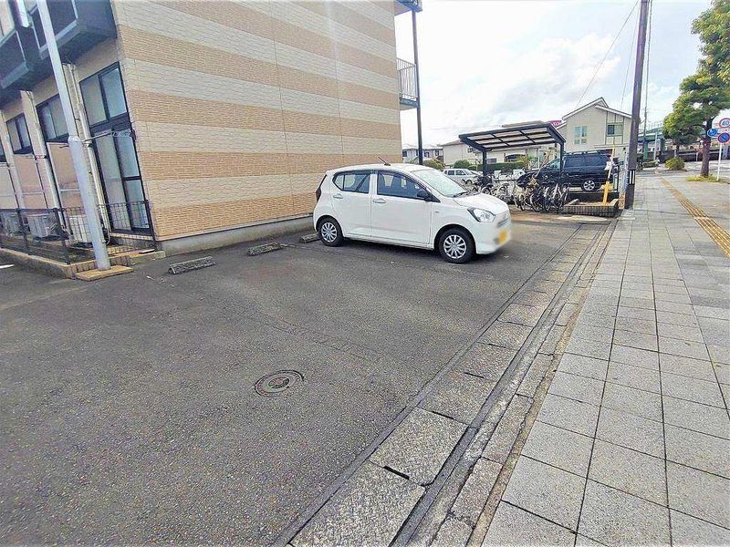 レオパレス千楽 駐車場