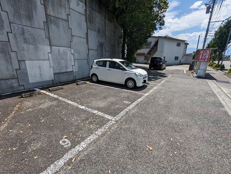 レオパレスカウベルⅡ 駐車場