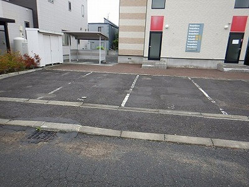 レオパレスグリンヒル 駐車場