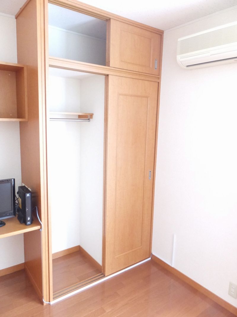 レオパレスタキオン 収納