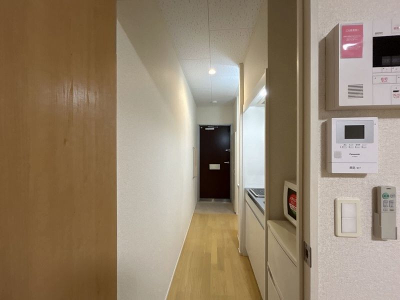 レオパレスウイングコートヤチヨ 玄関