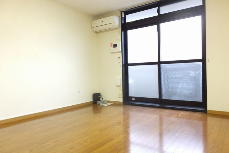 レオパレスさくらはうす 居間