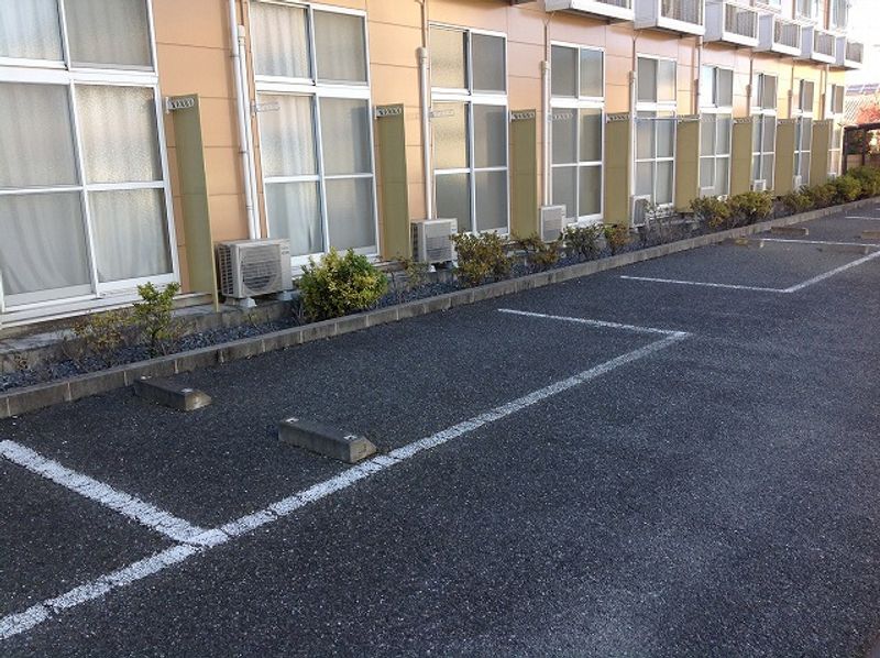 レオパレスポラリス 駐車場