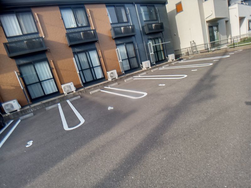 レオパレス橋爪中 駐車場