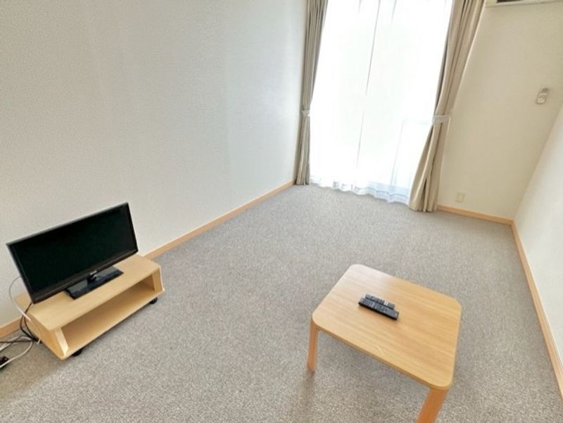 レオパレスウイング北坂戸 居間