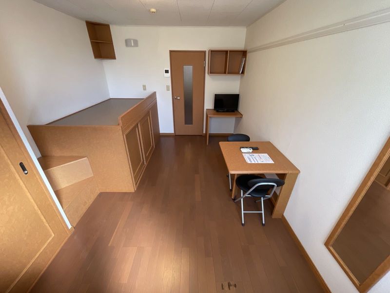 レオパレス仲 居間