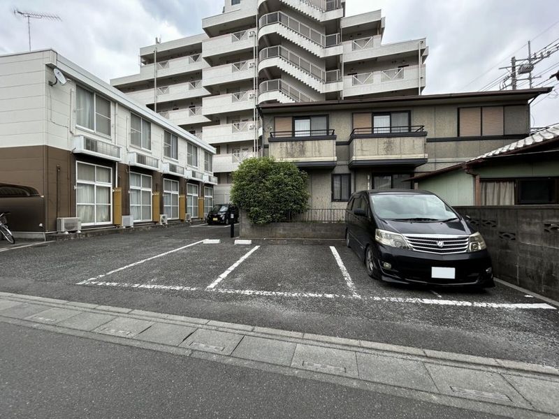 レオパレスエスペラール 駐車場