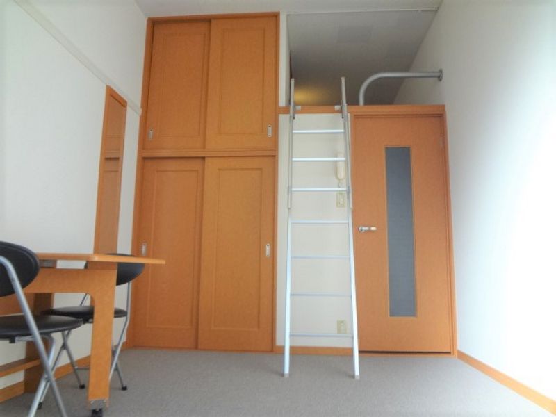 レオパレス赤い長ぐつ 居間