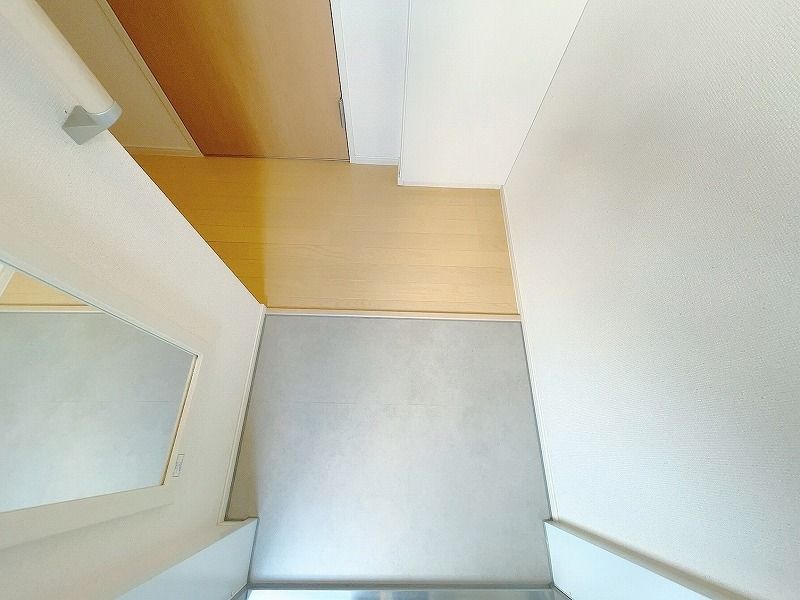 CLEINO ZERO 3 Entrance