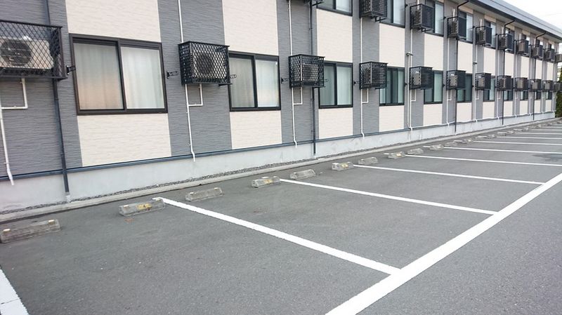 レオパレスシャルマン久保田 駐車場